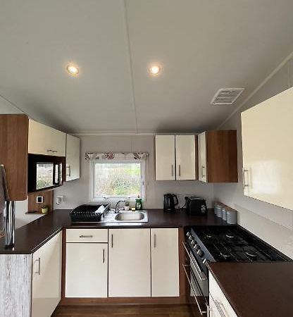 Tarka Holiday Park Ashford  Buitenkant foto
